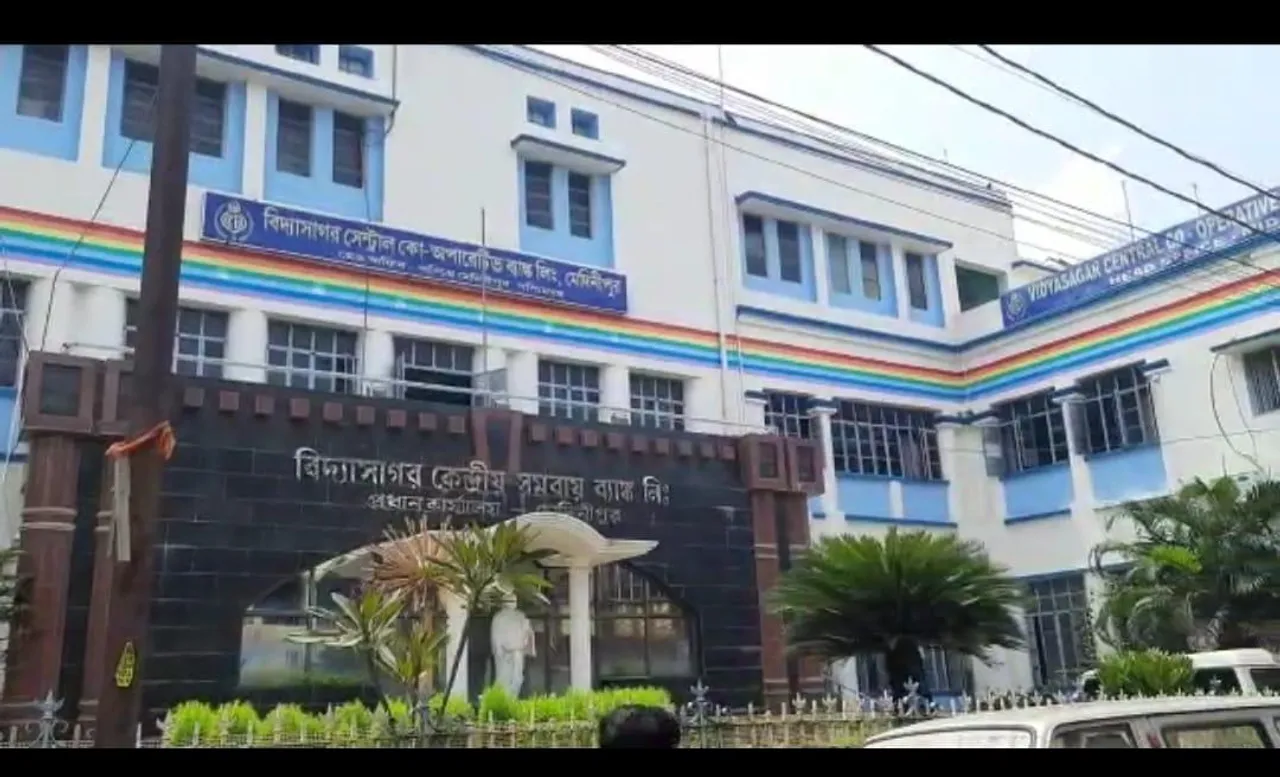 শুভেন্দু অধিকারীকে বিদ্যাসাগর সেন্ট্রাল কো-অপারেটিভ ব্যাঙ্কের চেয়ারম্যান পদ থেকে সরাতে অনাস্থা প্রস্তাব