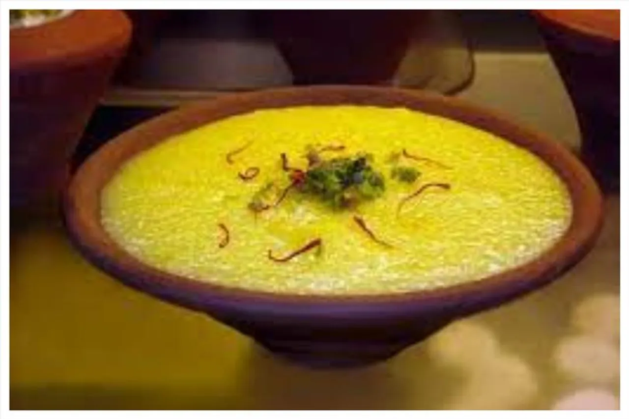 শেষ পাতে এক বাটি ঠাণ্ডা ফিরনি মন জিতে নিতে পারবে যে কোনও মানুষের