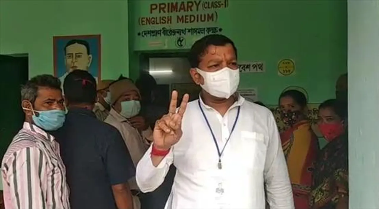 ভোট দিলেন তৃণমূল প্রার্থী সুপ্রকাশ গিরি, দেখুন ভিডিও