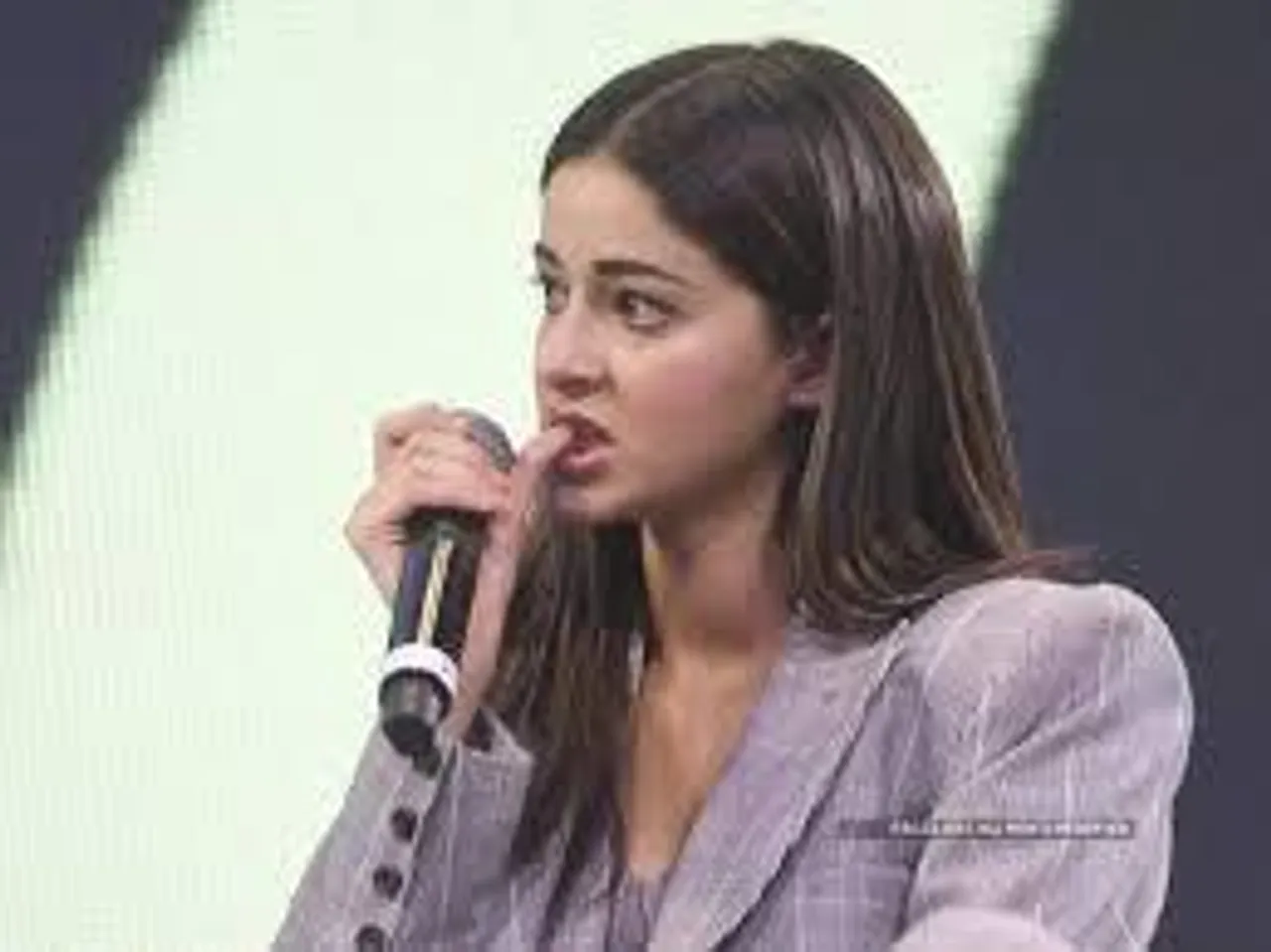 শুটিং পিছিয়ে দিলেন অনন্যা