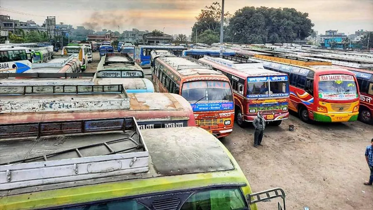 কালনায় বন্ধ বেসরকারি বাস চলাচল