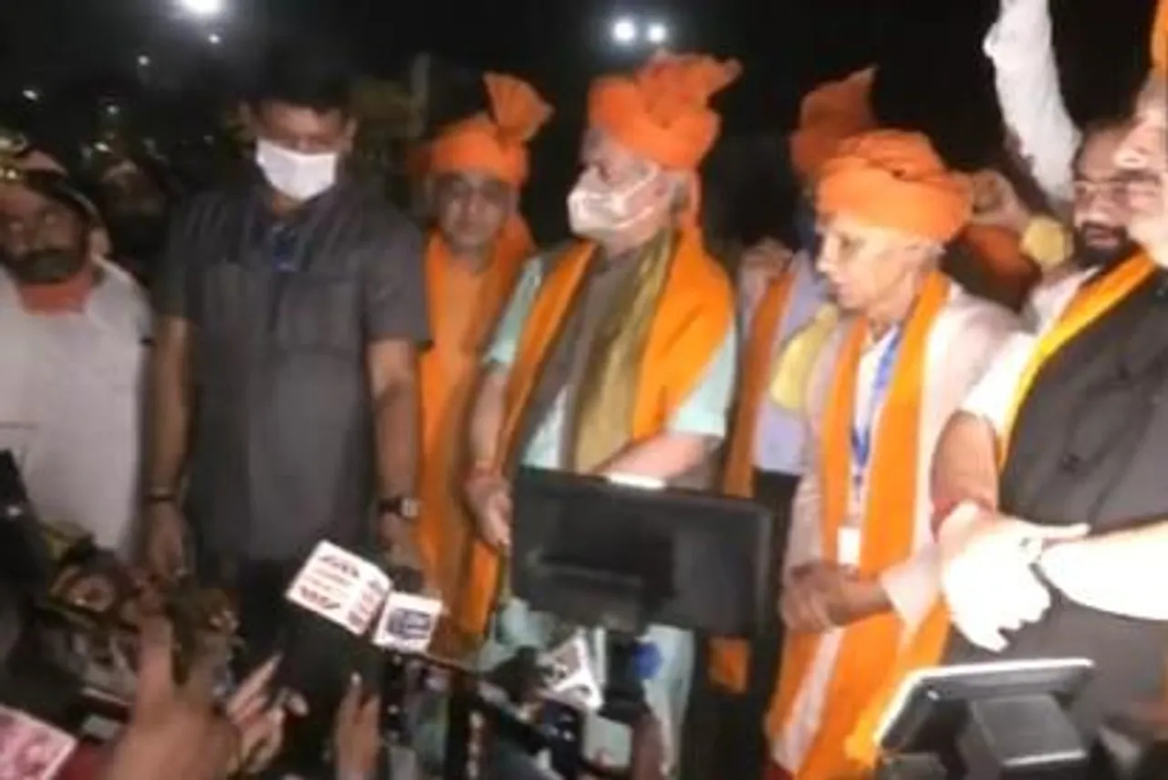 অমরনাথের পথে তীর্থযাত্রীদের প্রথম দল, বিদায় জানালেন মনোজ সিনহা