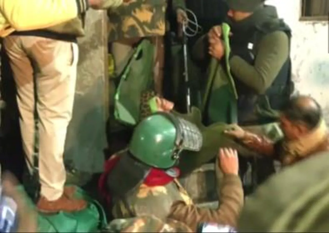 গ্রামবাসীদের তাড়া খেয়ে আলিগড়ের বাড়িতে ঢুকে পড়ে চিতাবাঘ; পরে উদ্ধার