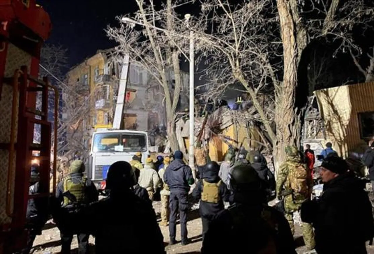 ক্রামতোর্স্কে ক্ষেপণাস্ত্র হামলায় অন্তত ৩ জন নিহত, উদ্ধার অভিযান চলছে