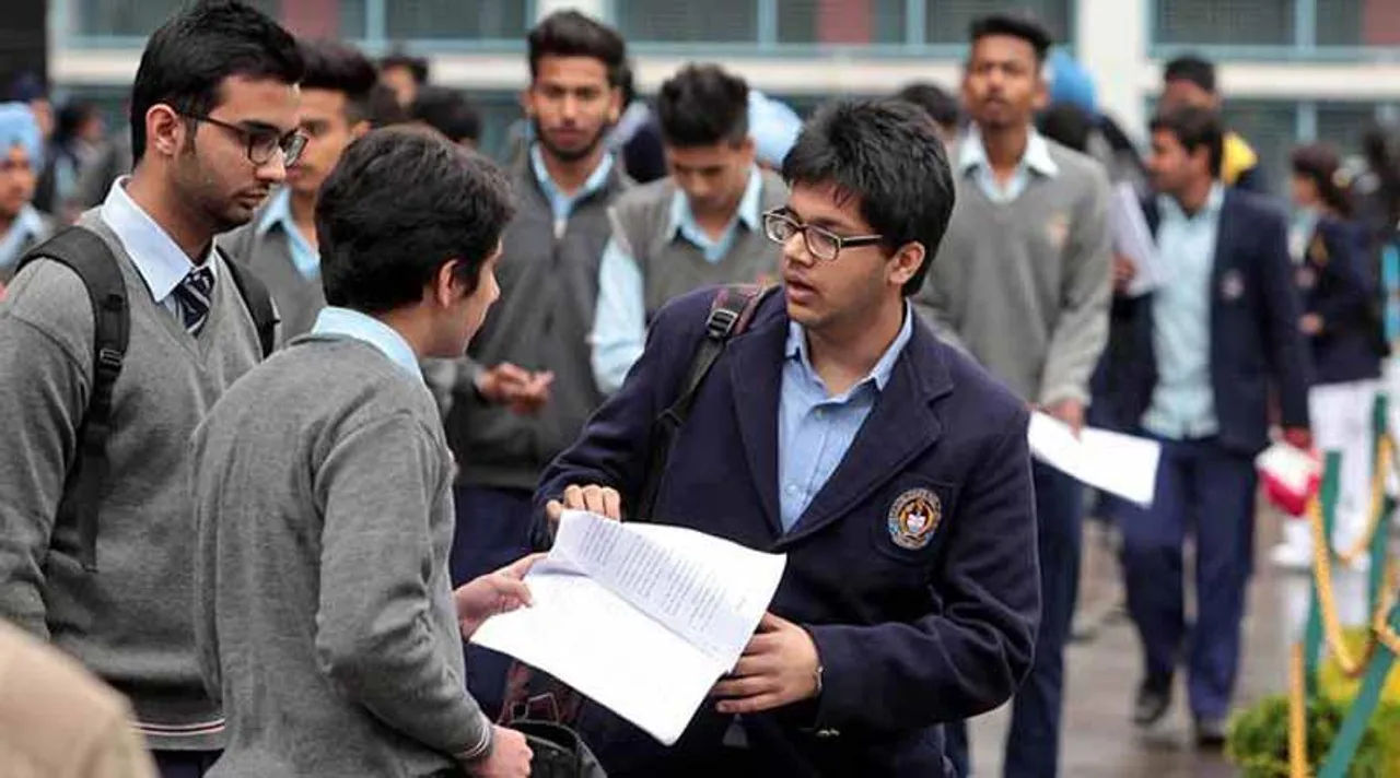 আবার বাড়ছে সংক্রমণ, সিবিএসই পরীক্ষার আগে আশঙ্কা বাড়ছে দিল্লিতে