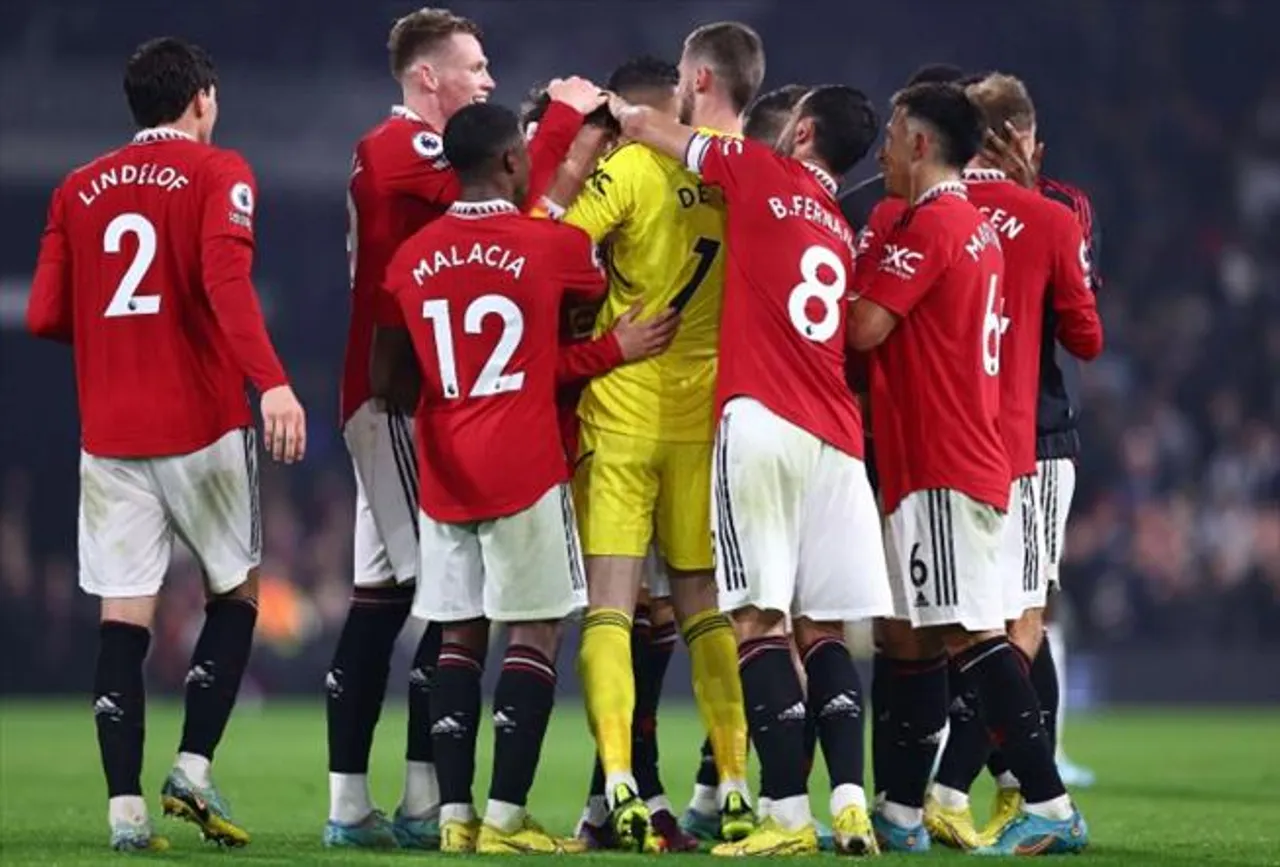 ম্যানচেস্টার ইউনাইটেড ফুলহ্যামকে ২-১ গোলে পরাজিত করে