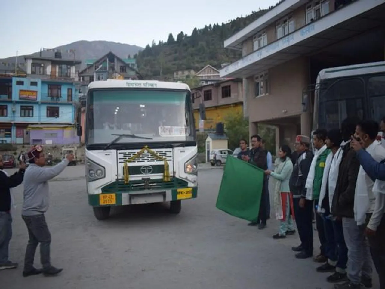 দীর্ঘ ৮ মাস পর এই রুটের বাস পরিষেবা চালু হল
