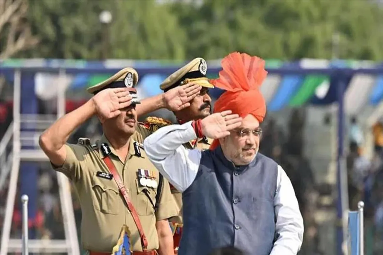 প্রজাতন্ত্র দিবসে শহীদ সেনাদের শ্রদ্ধা জানালেন কেন্দ্রীয় স্বরাষ্ট্রমন্ত্রী