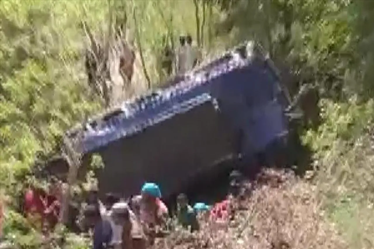 উপত্যকায় দুর্ঘটনায় নিহত ১, জখম ৫৬