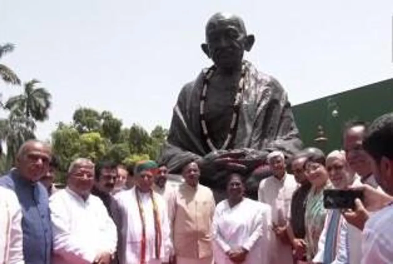 মনোনয়ন জমা দিতে সংসদ ভবনে এনডিএ-র রাষ্ট্রপতি পদপ্রার্থী দ্রৌপদী মুর্মু