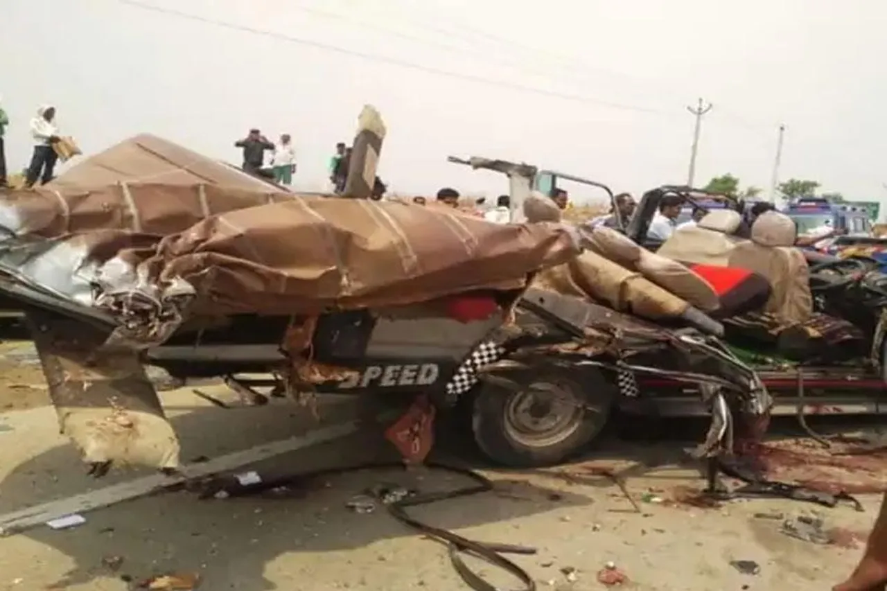 ভয়াবহ পথ দুর্ঘটনায় মৃত্যু ৭ জনের
