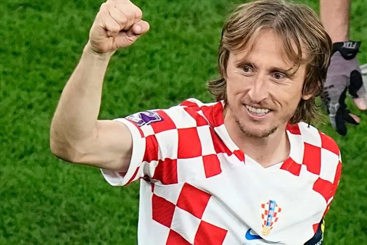 এখনই অবসর নিচ্ছেন না লুকা মডরিচ, ইঙ্গিত কোচের