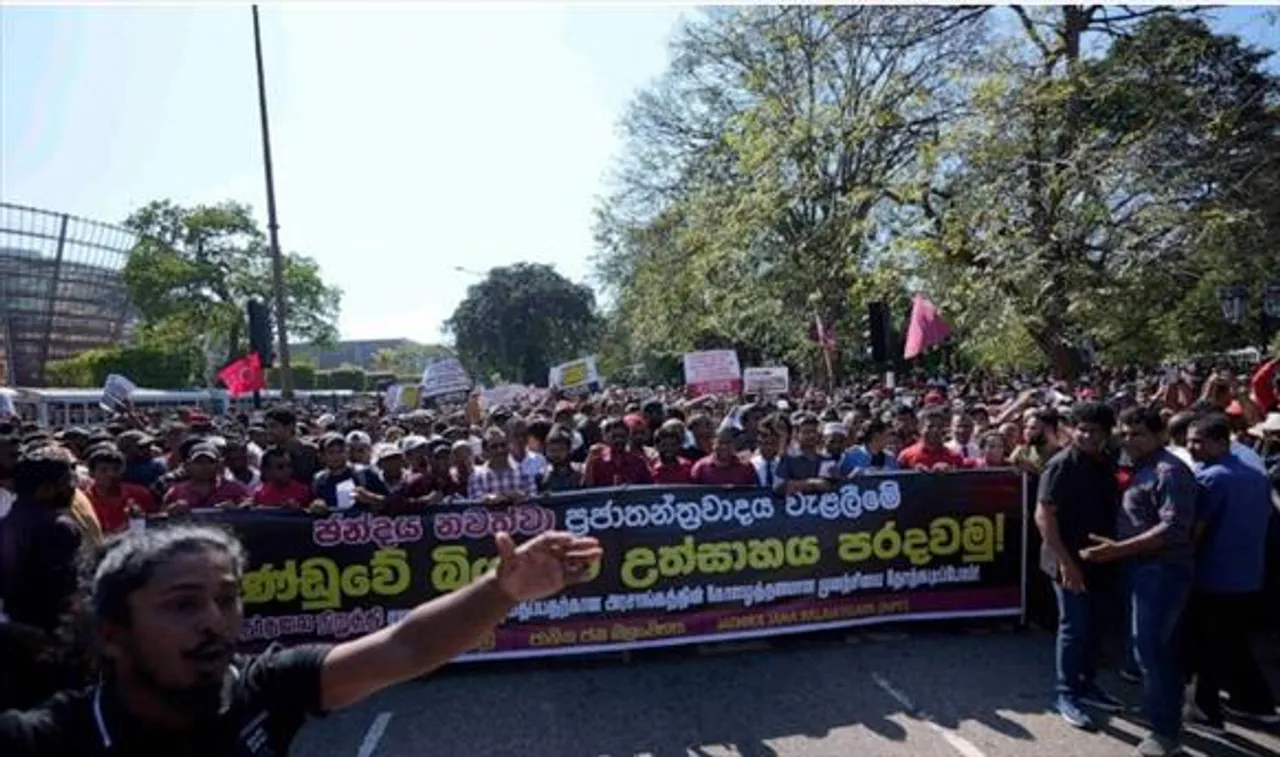 শ্রীলঙ্কায় নির্বাচনী বিক্ষোভে কাঁদানে গ্যাস নিক্ষেপ করেছে পুলিশ, আহত ১৫