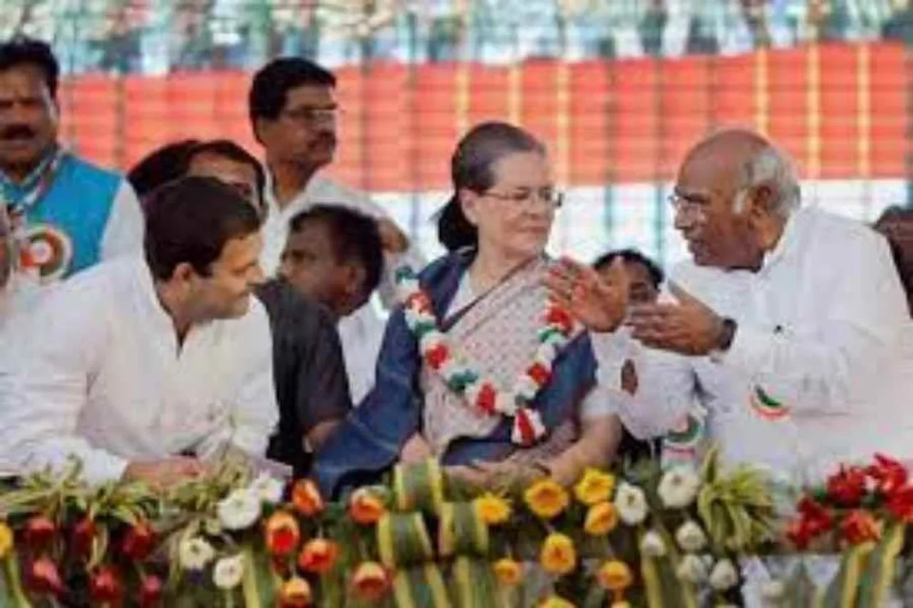 সোনিয়া গান্ধীর সমর্থনকে গুজব বলে ওড়ালেন মল্লিকার্জুন খাড়গে
