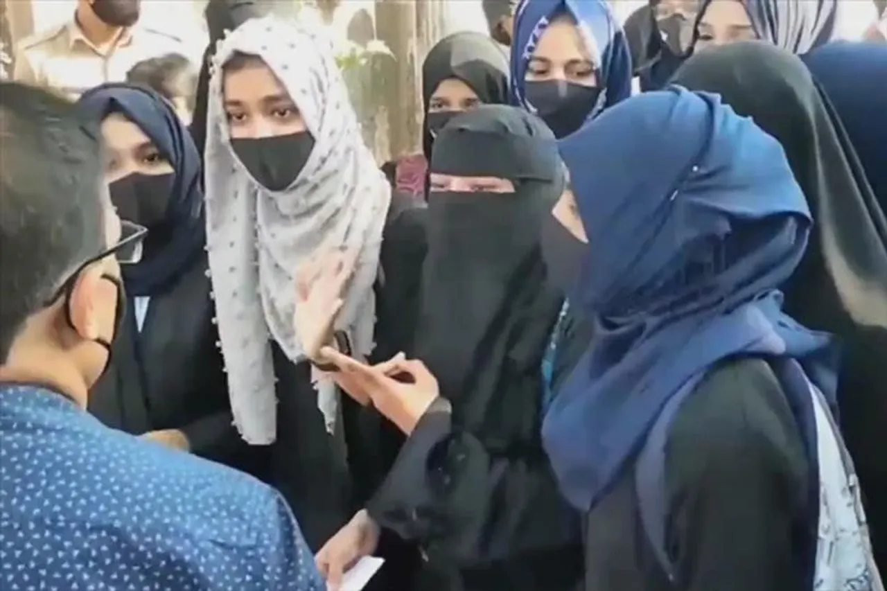 হিজাব নিয়ে কড়া বার্তা মুখ্যমন্ত্রীর