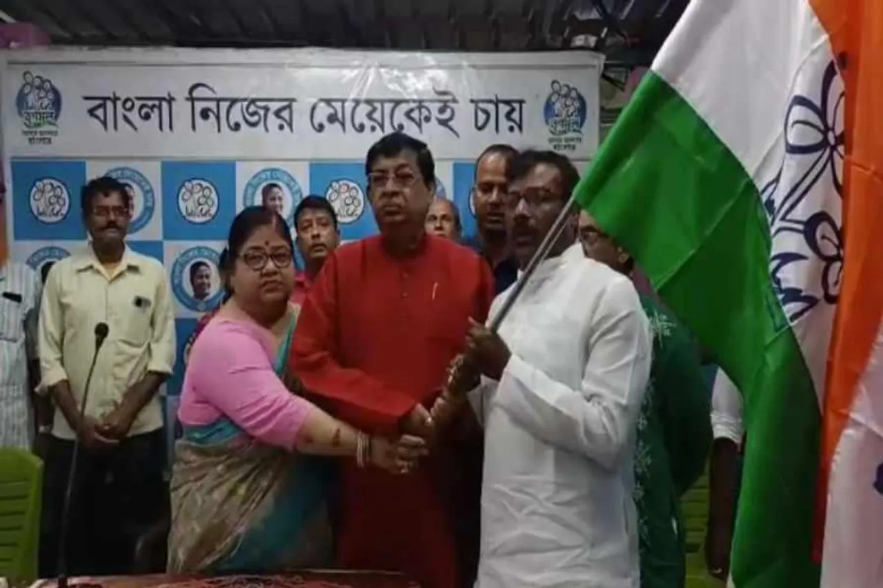 শুভেন্দুর জেলায় আবার ভাঙ্গন, তৃণমূলে যোগ দিলেন বিজেপির ২০০ কর্মী-সমর্থক