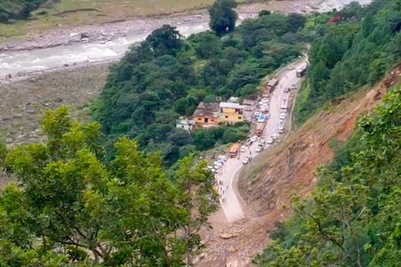 ফের পাহাড়ে ধস, দেখুন ভিডিও