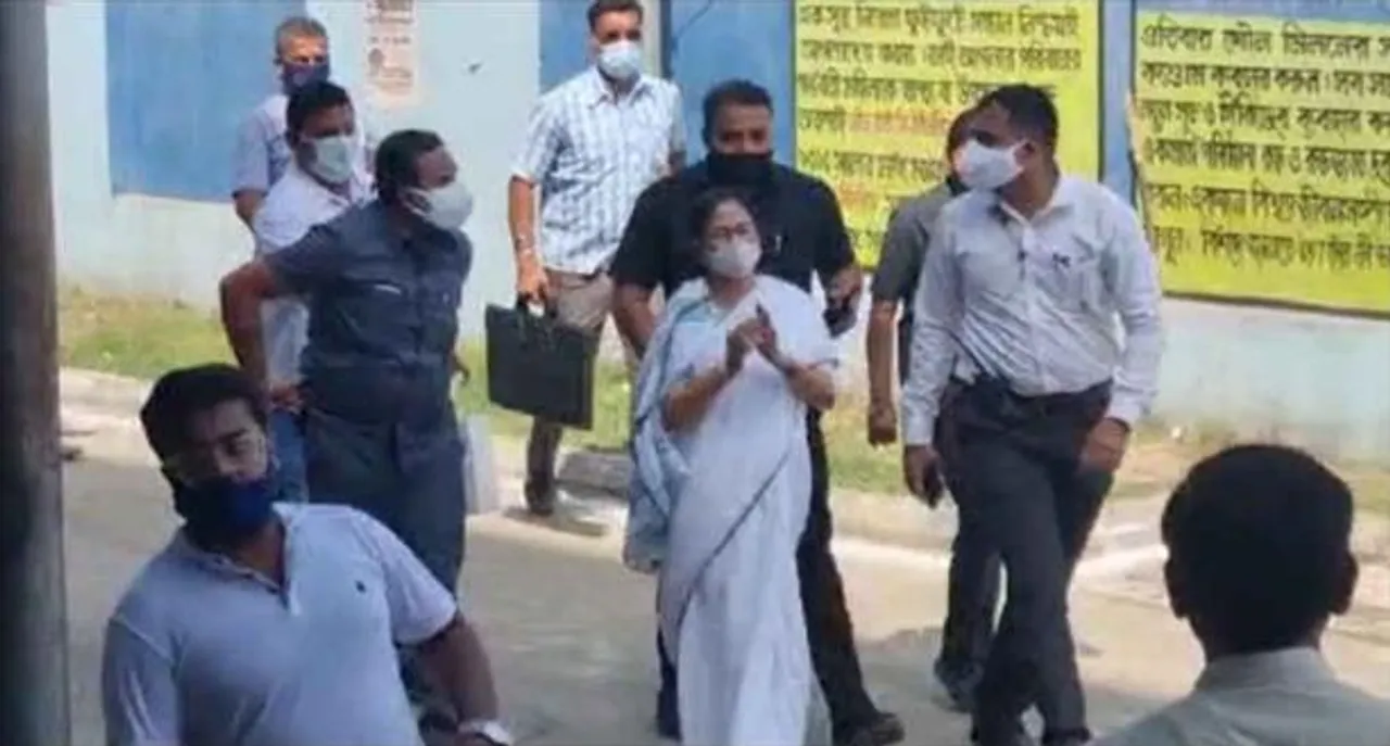 ভাদু শেখ-এর পরিবারের সঙ্গে দেখা না করেই হাসপাতালের উদ্দেশ্যে রওনা দিলেন মমতা