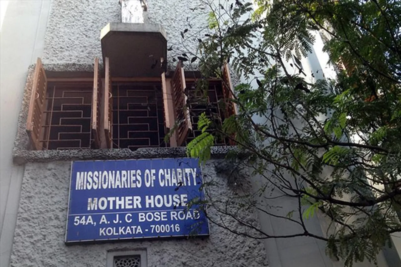কেন্দ্রের নির্দেশে বিপাকে মিশনারিজ অফ চ্যারিটি