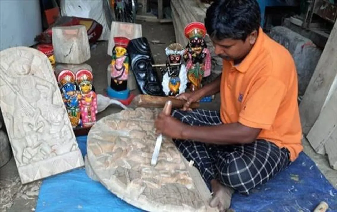 কাটোয়ার কাঠের সিংহবাহিনী পাড়ি দিচ্ছে কানাডায়