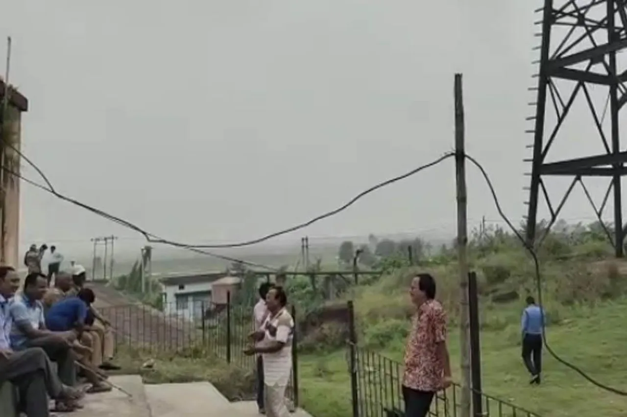 কর্মরত অবস্থায় উদ্ধার হল এক কর্মীর ঝুলন্ত মৃতদেহ