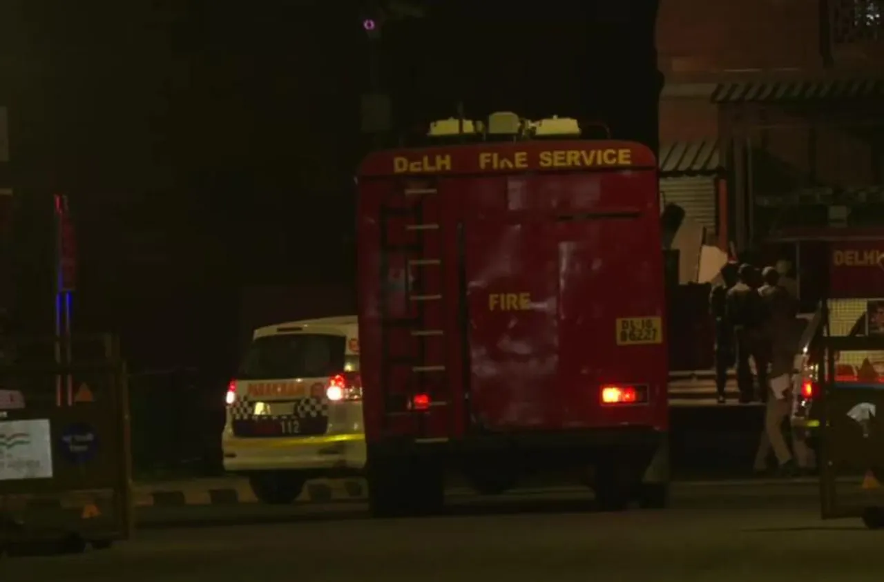 মধ্যরাতে ভয়ঙ্কর বিপত্তি! স্বরাষ্ট্রমন্ত্রীর দফতরেই লাগল আগুন