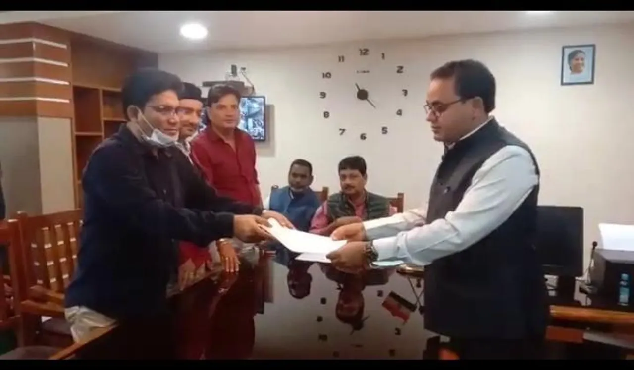 মেয়র পদের জন্য মনোনয়নপত্র জমা