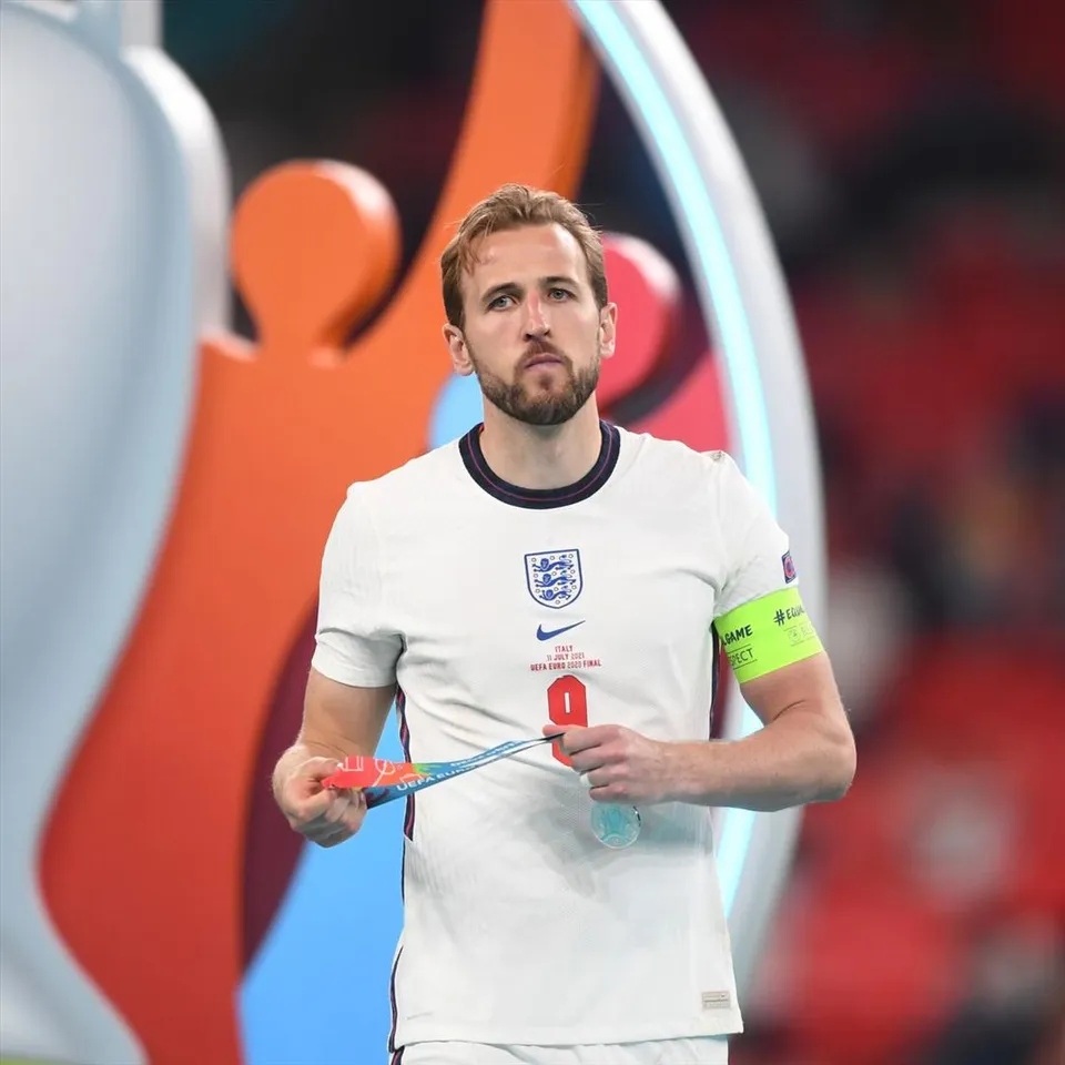 ইংল্যান্ড অধিনায়ক হ্যারি কেনকে টটেনহ্যাম হটস্পারের কাছ থেকে কিনে নিল ম্যাঞ্চেস্টার সিটি