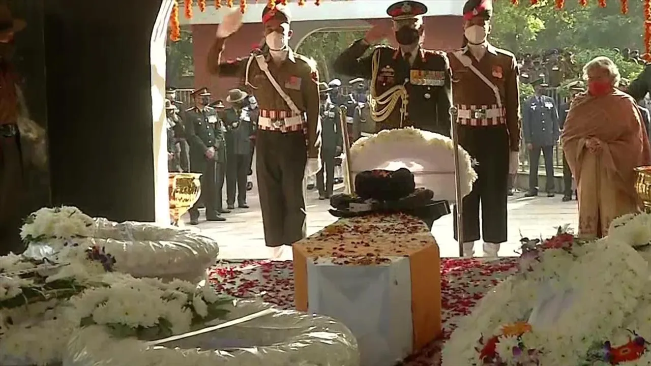 কপ্টার দুর্ঘটনায় নিহত লেফটেন্যান্ট কর্নেল হারজিন্দর সিংকে শেষ শ্রদ্ধা