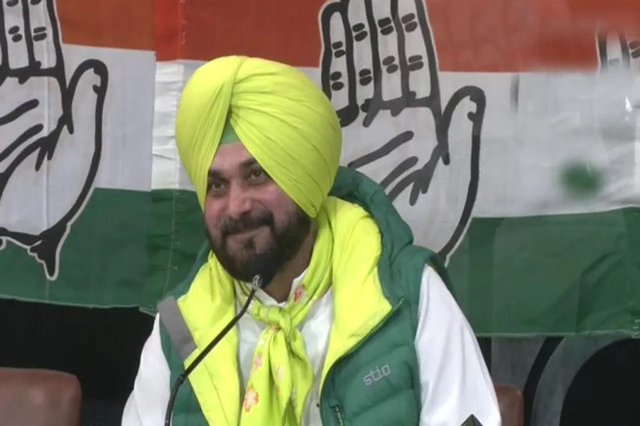 পদত্যাগপত্র ফিরিয়ে নিলেন সিধু