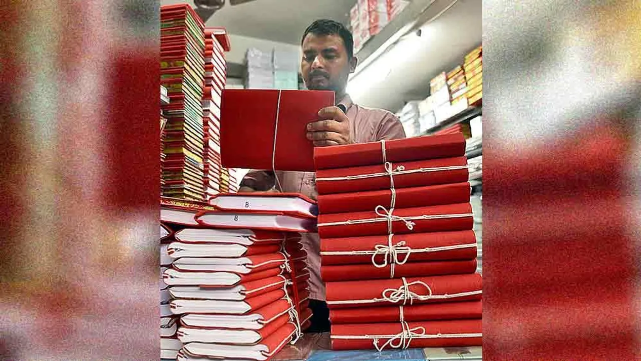 চড়া দামে হাত পুড়ছে হালখাতা-বাজারের