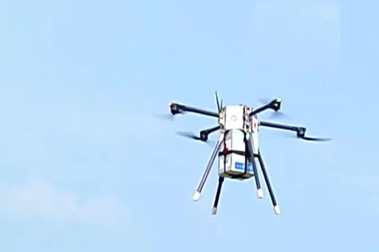 প্রত্যন্ত এলাকায় ভ্যাকসিন পৌঁছে দিচ্ছে ড্রোন