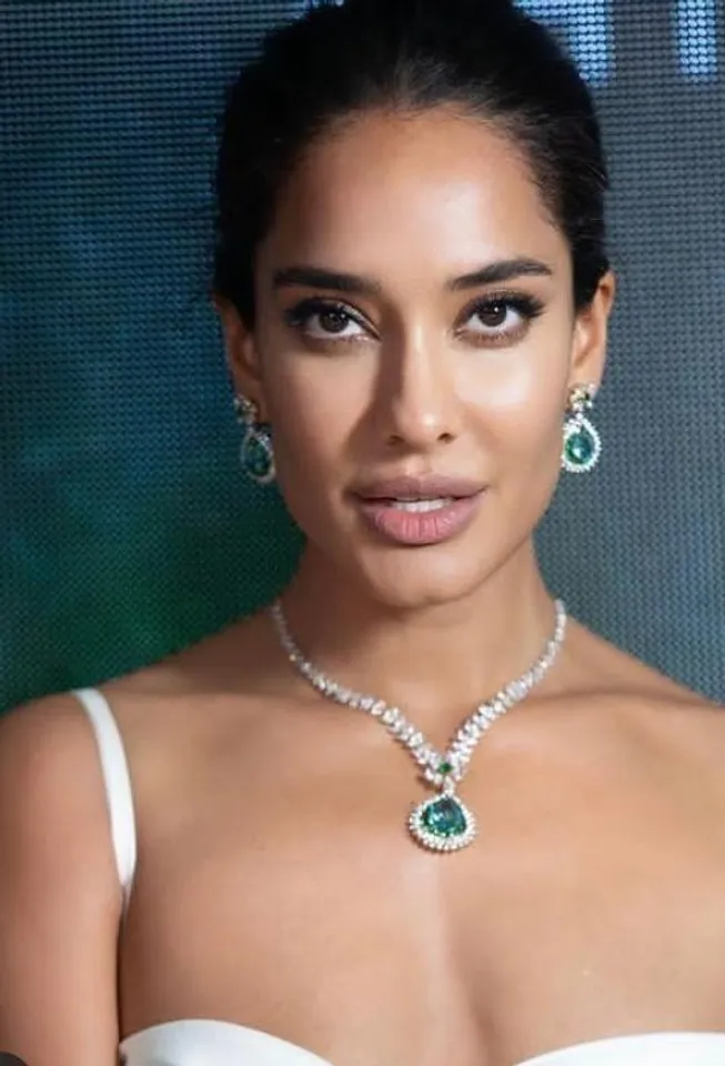 সমুদ্র সৈকতে ৫ বছরের ছেলের সঙ্গে সবুজ বিকিনিতে পোজ দিলেন লিসা হেইডন