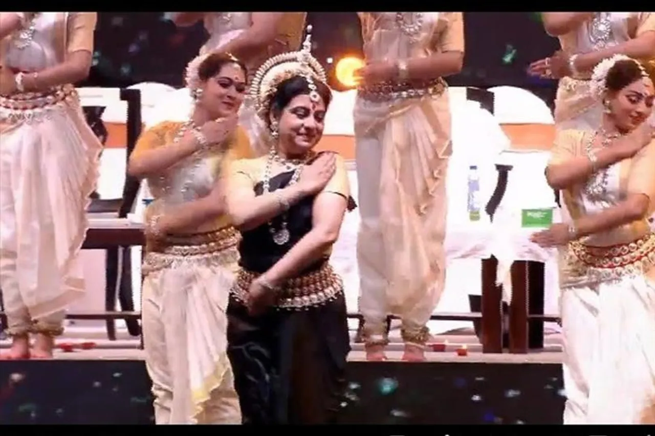 চলচ্চিত্র উৎসবের শুরু ডোনা গাঙ্গুলির নাচে