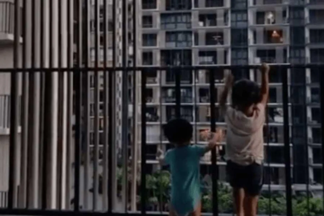 বারান্দা থেকে পড়ে শিশু মৃত্যু নিয়ে সচেতনতার বার্তা দিল্লি এইমসের