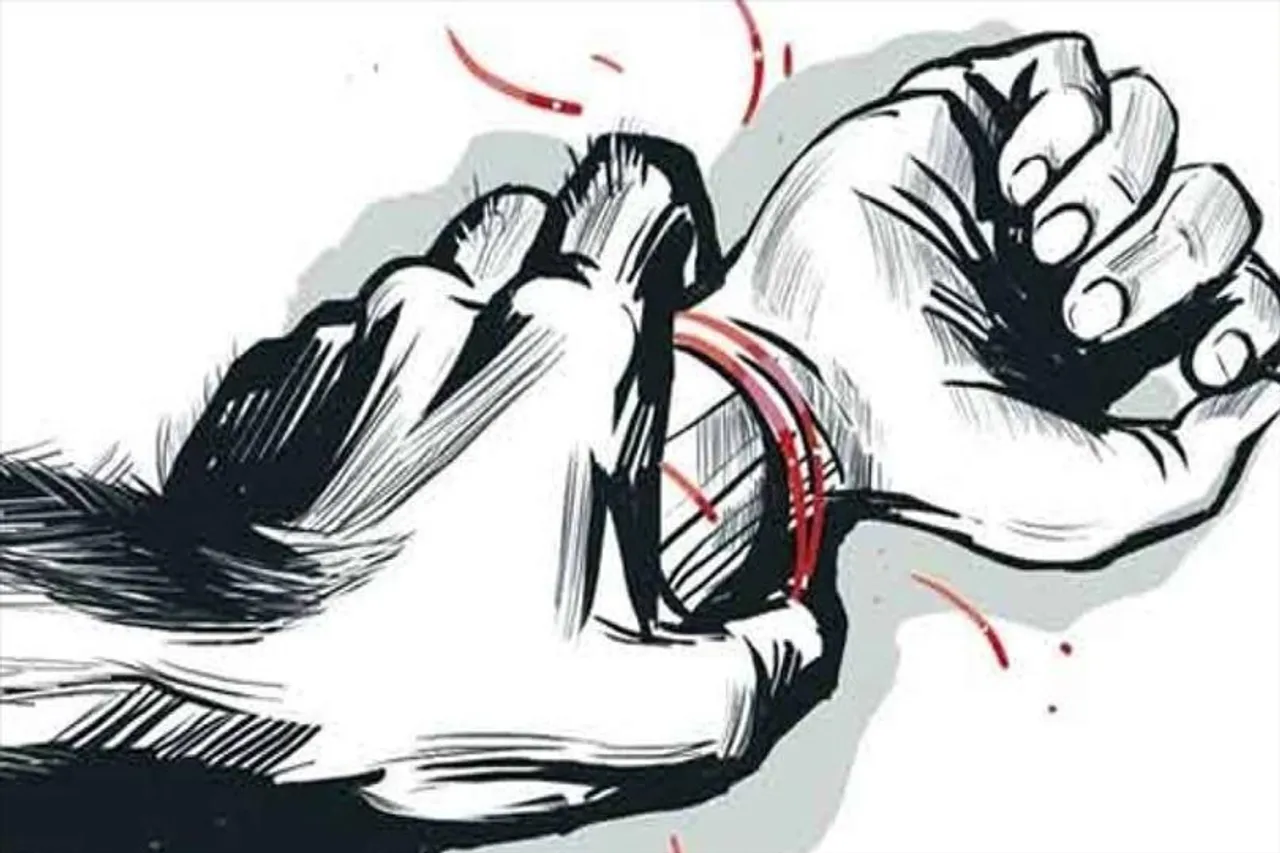 মহিলাকে ধর্ষণ করে ধারালো অস্ত্র দিয়ে খুনের চেষ্টার অভিযোগ