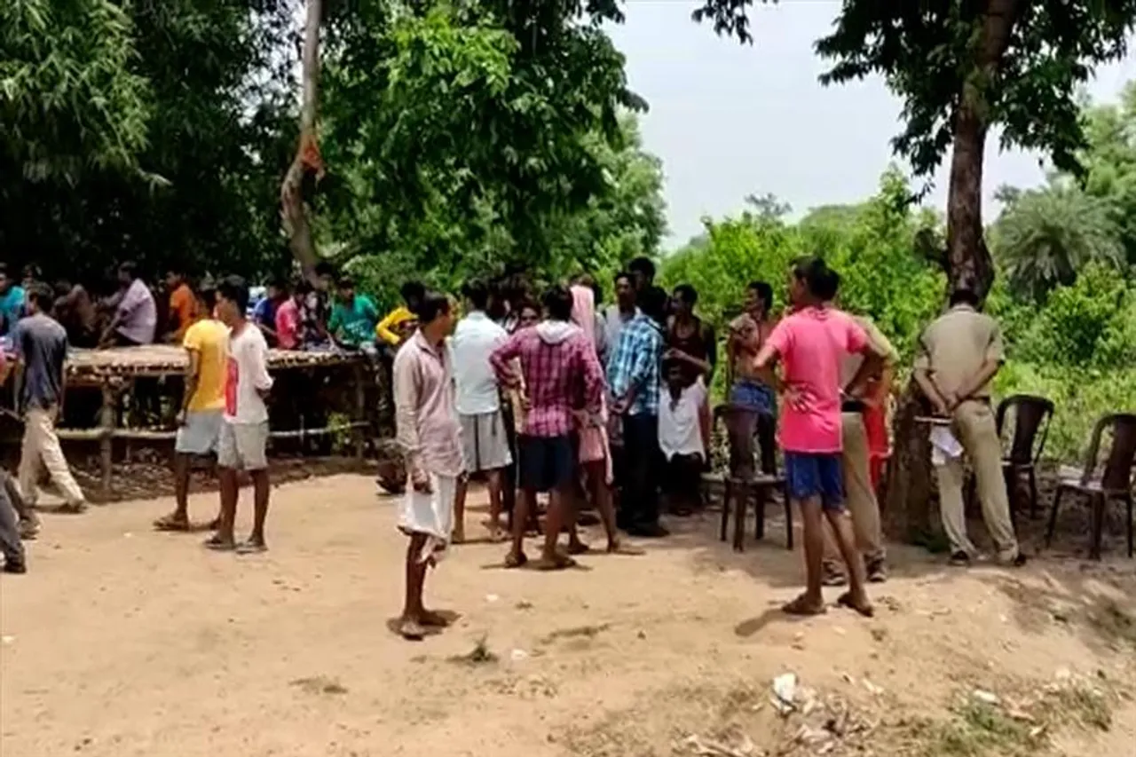 আত্মীয়ের বাড়িতে প্রীতিভোজ অনুষ্ঠানে যোগ দিতে প্রাণ হারাল যুবক