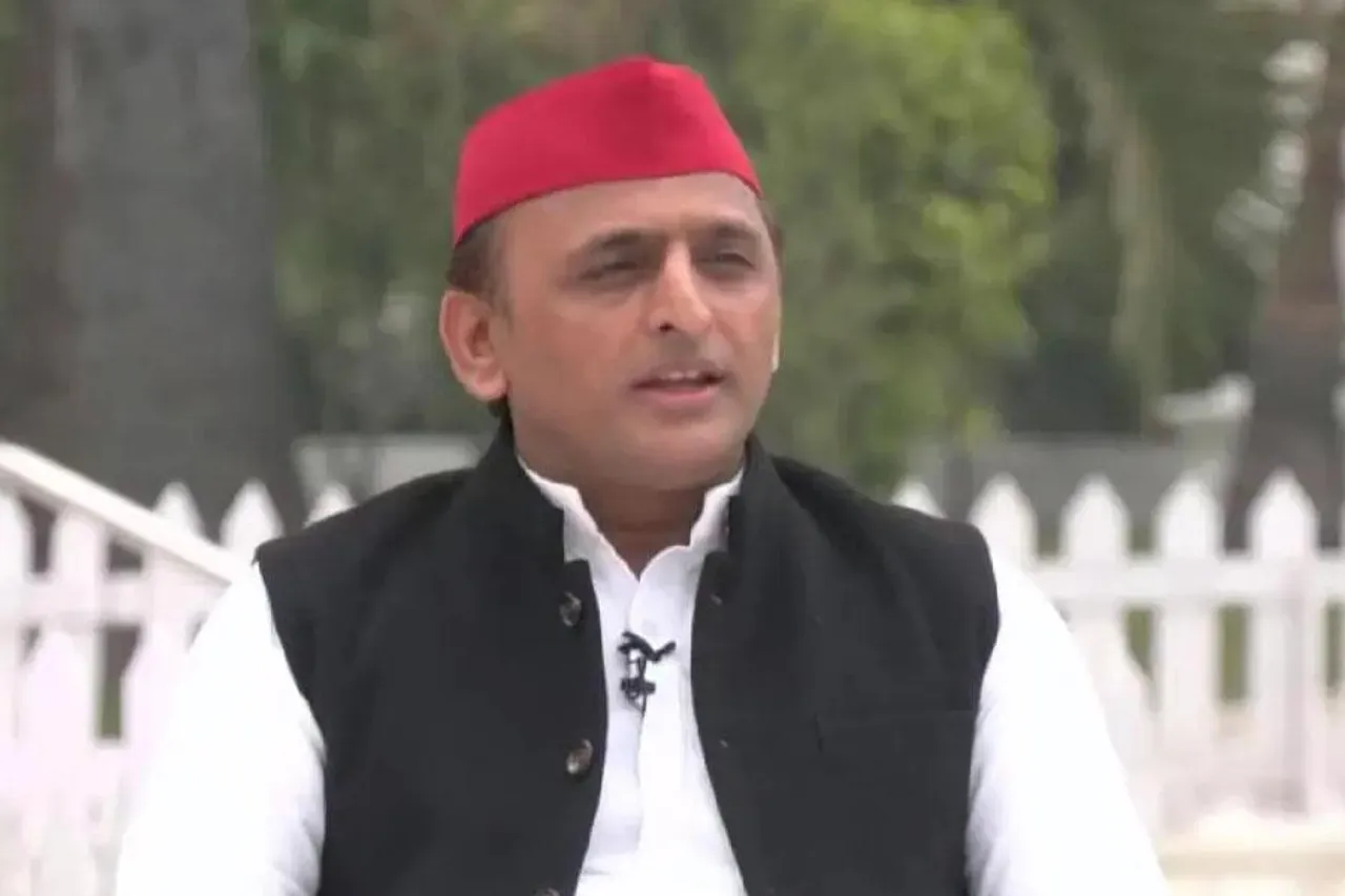 বিধায়কের কাজ চালিয়ে যেতে সাংসদ পদ থেকে ইস্তফা অখিলেশের