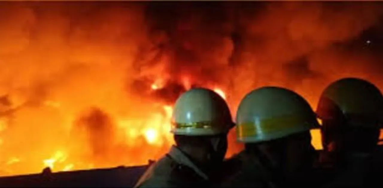 দিল্লিতে আবাসিক ভবনের ৭ তলায় আগুন