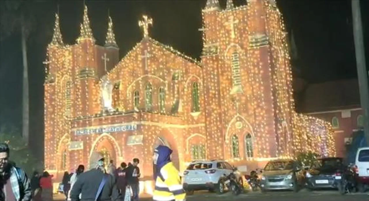 আসানসোলে বড়দিনের রঙিন প্রস্তুতি, দেখুন ভিডিও