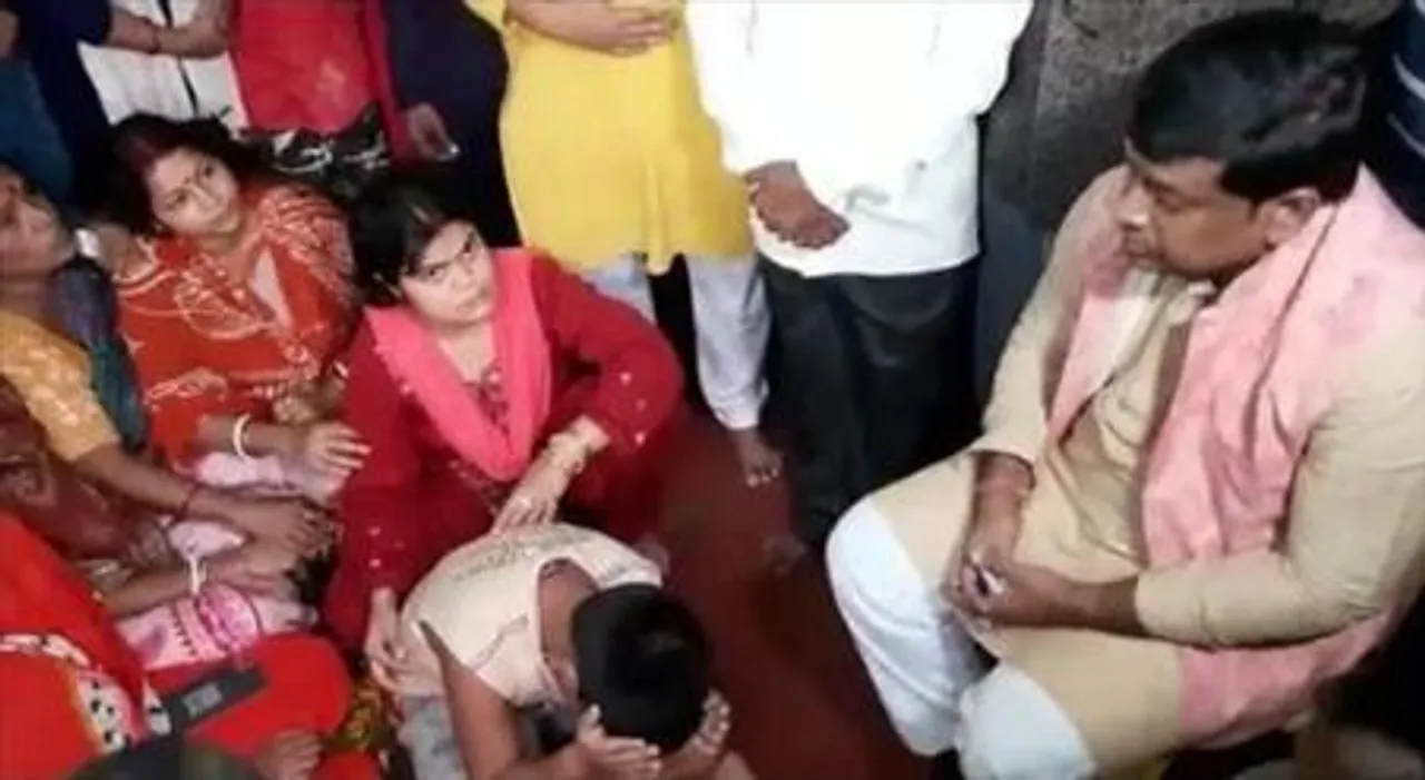 সরকার চলছে, না সার্কাস চলছে?