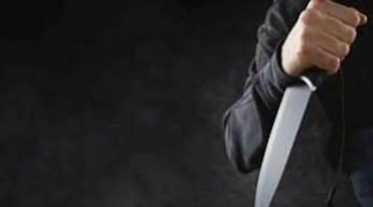 ধারাল অস্ত্রের কোপ এবং অ্যাসিড ঢেলে স্ত্রীকে খুনের চেষ্টা স্বামীর বিরুদ্ধে