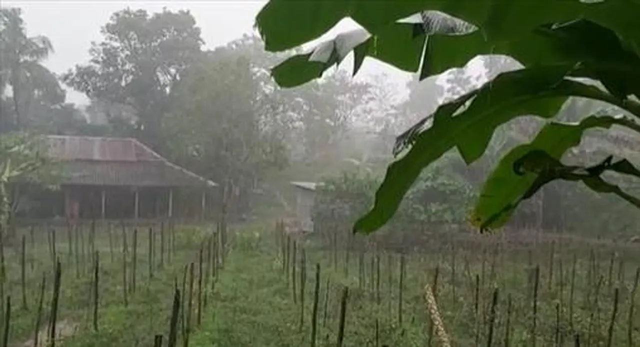 ডেবরায় বজ্র বিদ্যুৎ সহ মুষলধারে বৃষ্টি