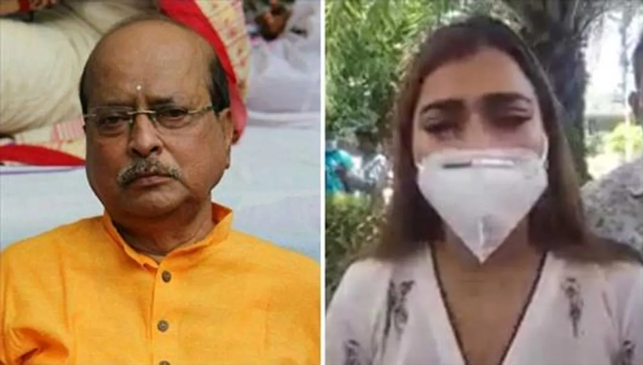 সরকারি ফলকে সাধন-কন্যার নাম ঘিরে বিতর্ক