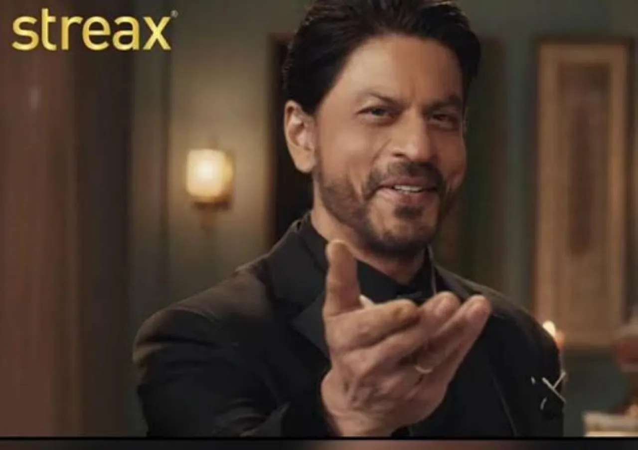 গৌরী  শিন্দেকে ধন্যবাদজ্ঞাপন শাহরুখের