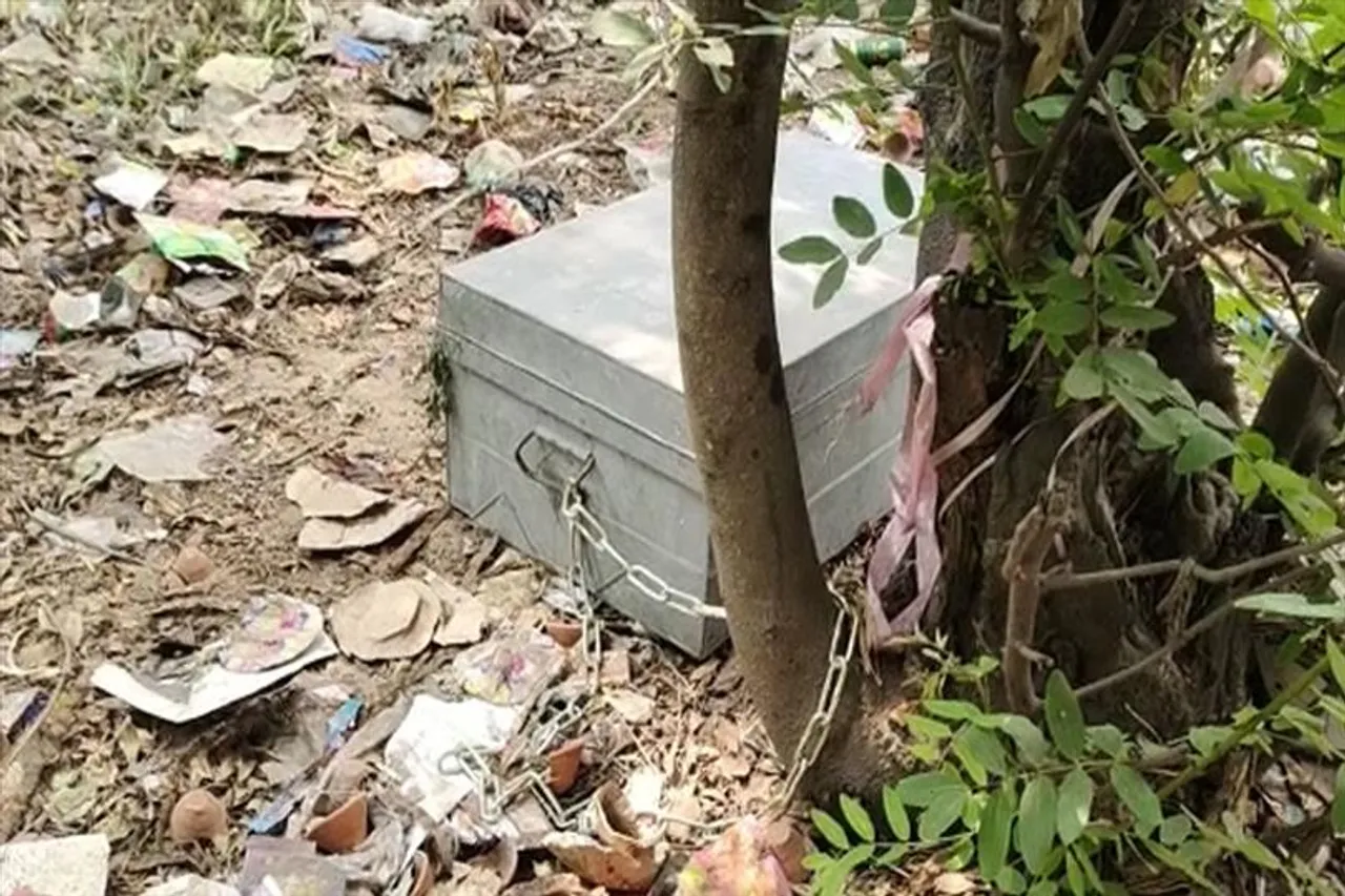 সন্দেহজনক বাক্স ঘিরে চাঞ্চল্য ছড়াল নিয়ামতপুরে