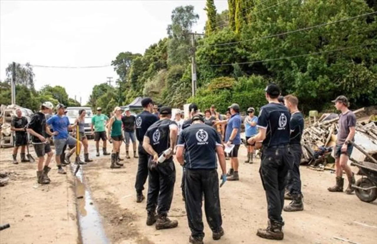 সাইক্লোন গ্যাব্রিয়েলের পর এখনও ২৫০০ জনের সঙ্গে যোগাযোগ করতে পারেনি নিউজিল্যান্ড পুলিশ