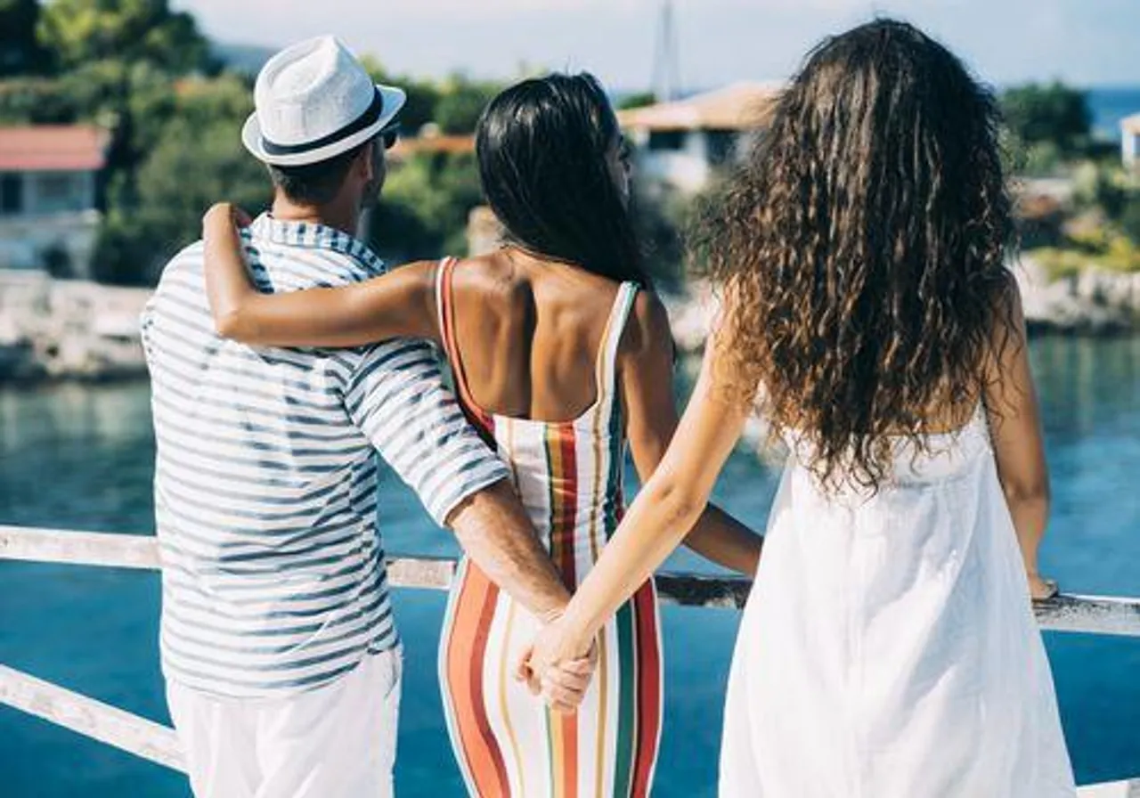 একজন মহিলা বহুবিবাহবিদকে কী বলা হয়?