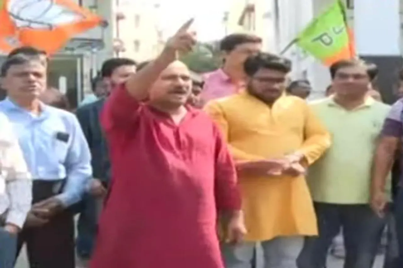 পাটুলি থানা ঘেরাও করে বিক্ষোভ