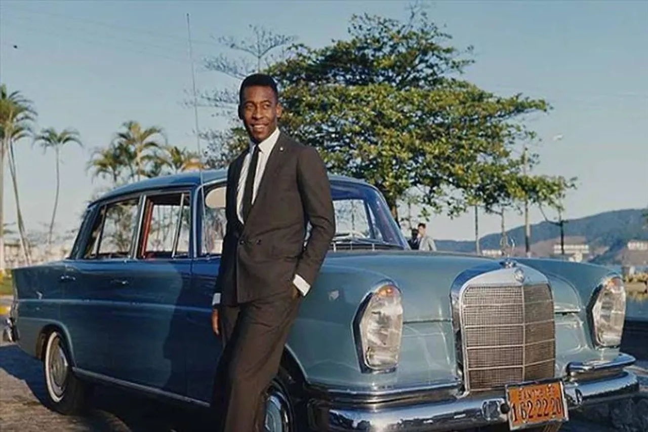 চা বিক্রেতা-রেল স্টেশনে ঝাড়ুদার হিসেবে কাজ করেছিলেন পেলে